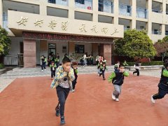 从题同守护共成长”